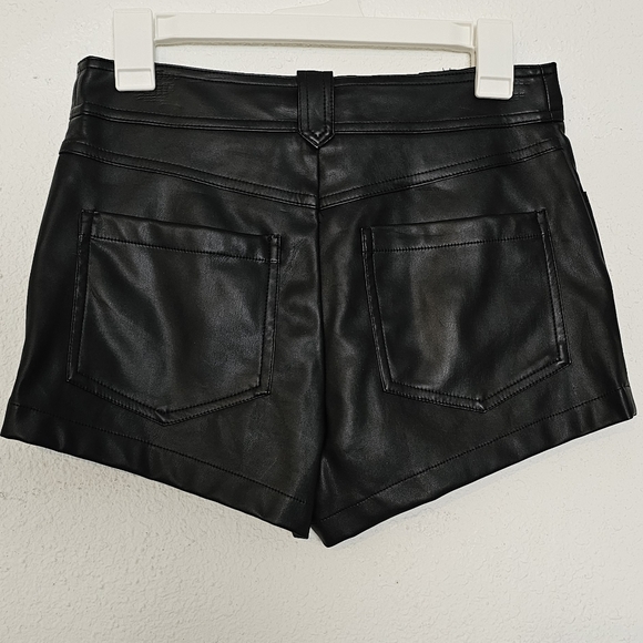 F21 Faux leather lace up shorts size Medium - Picture 5 of 7